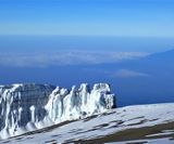 Am Gipfel des Kilimanjaro (5895 m)